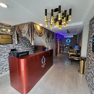 Poorna Hotel